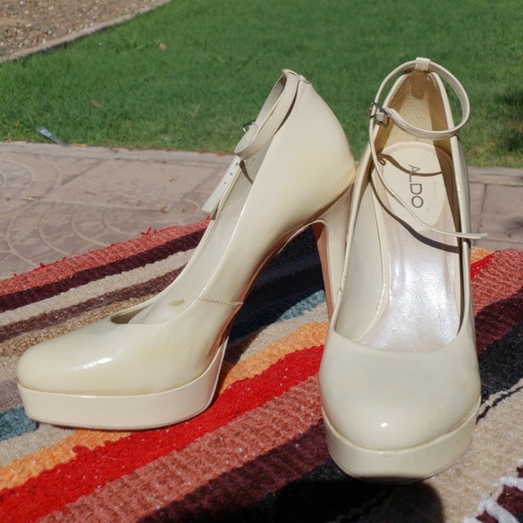 Shoes - Picture 4 of 4